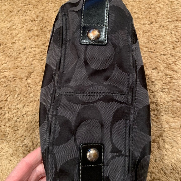 Coach Signature Hobo - Picture 4 of 7